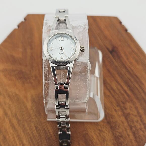 Quartz Women's Silver Bracelet Watch Contemporary Minimalist Link Casual Daily - Picture 2 of 7